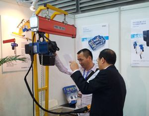 ��14�����ڇ��H�C(j��)е���칤�I(y��)չ�[��(hu��)